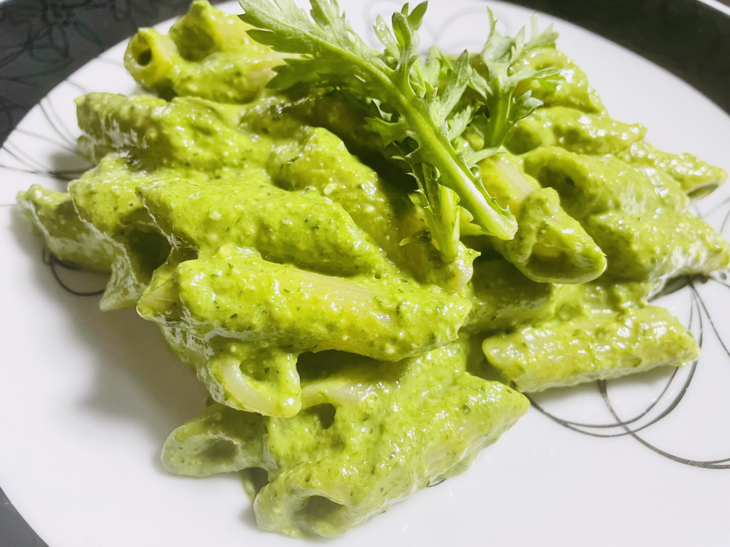 春菊ペストのパスタ