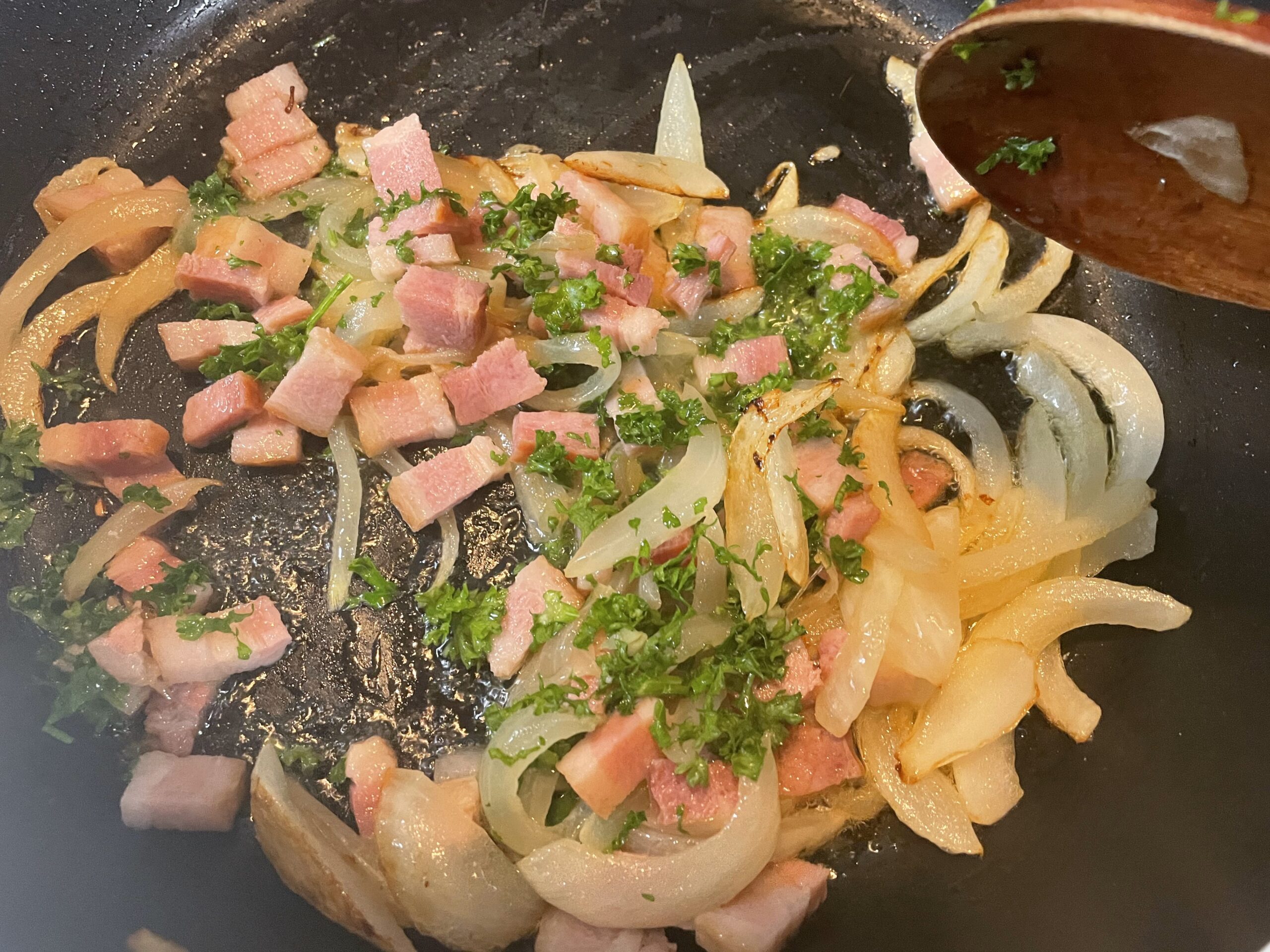 ナポリタン／日本のパスタ料理【ナポリタン】の調理工程２