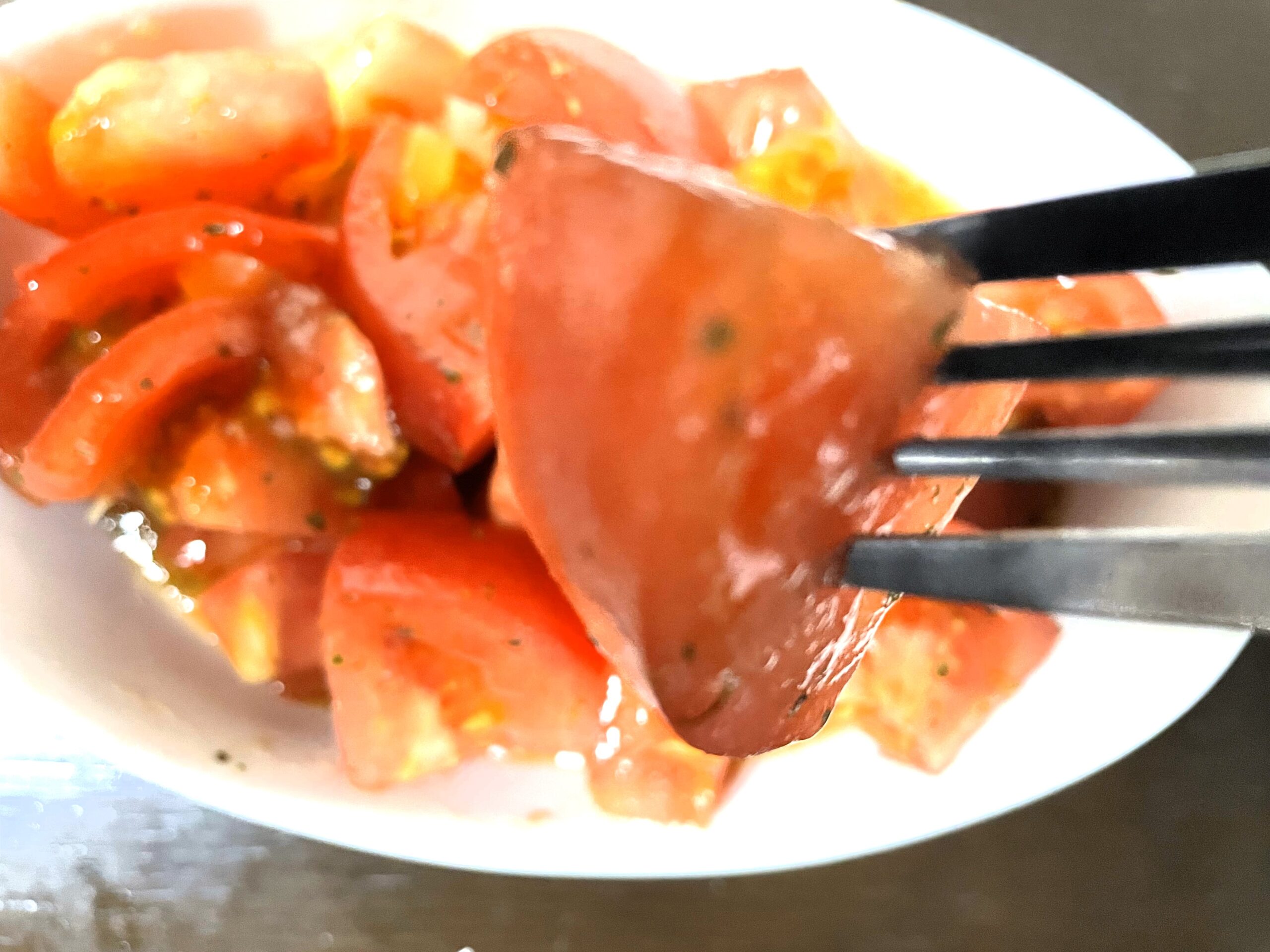トマトのサラダ【インサラタ・ディ・ポモドーロ】の調理工程１